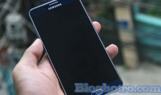 dien thoai len nguon nhung khong len man hinh