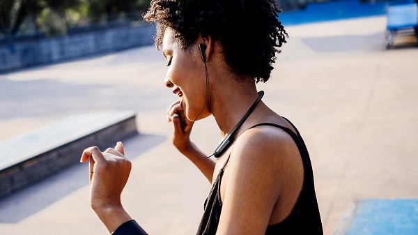 Ảnh minh hoạ: cách sử dụng tai nghe u flex (1)