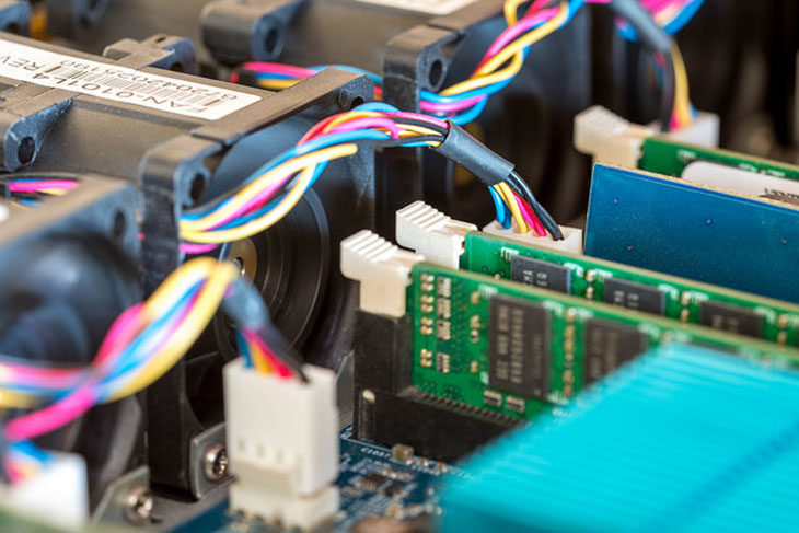 Ảnh minh hoạ: màn hình máy tính bị kẻ sọc dọc (3)