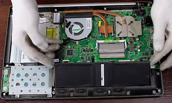 Ảnh minh họa: Cách tháo pin laptop Acer (1)