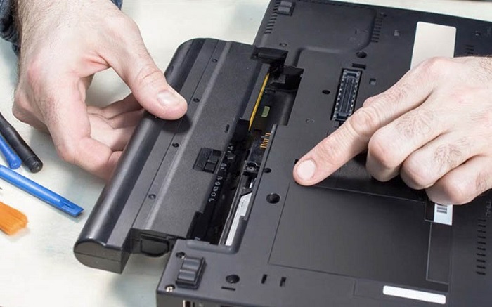 Ảnh minh họa: Cách tháo pin laptop Acer (10)