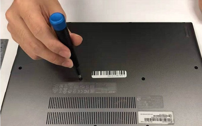 Ảnh minh họa: Cách tháo pin laptop Acer (6)