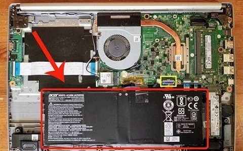 Ảnh minh họa: Cách tháo pin laptop Acer (8)