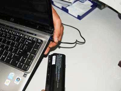 Nguyên nhân và cách sửa lỗi plugged in, not charging (1)