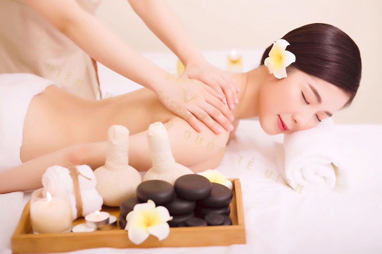 Massage đá nóng